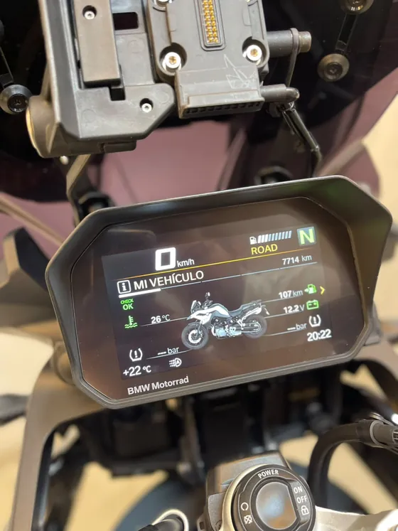 Pantalla TFT a color de 6.5 pulgadas de la BMW F 800 GS 2024
