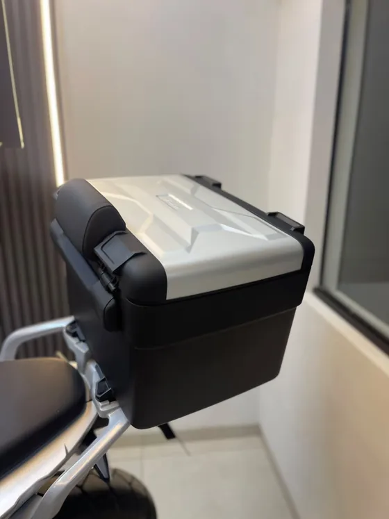 Top Case original BMW de 30 litros montado en la BMW 310 GS 2025